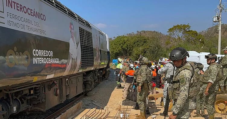 Meksikada qatarla səyahət kabusa çevrilib