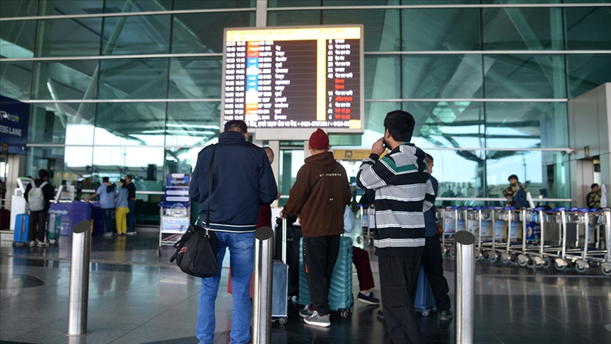 Hindistanda sıx duman səbəbindən 128 uçuş ləğv edilib