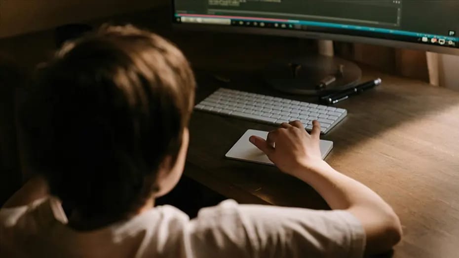 Uşaqlarda AI asılılığı: 11 yaşlı uşaq intihardan danışdı