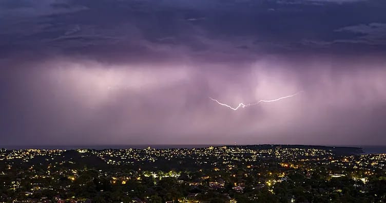 Cənubi Afrikada ildırım 2 nəfərin həyatına son qoyub