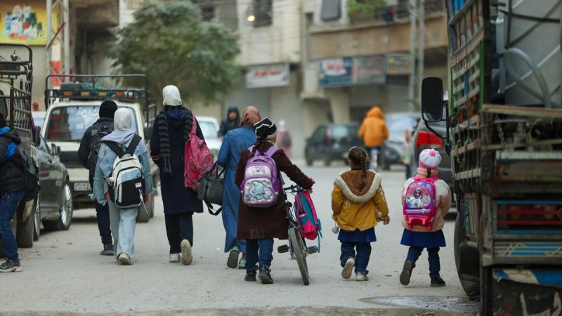 Suriyada devrilmiş rejim zamanı ailələrindən ayrılan 150 uşaq ailələrinə qovuşdu