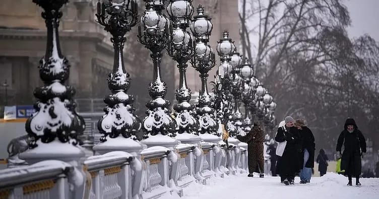 Qoretti qasırğası Fransanı vurdu! 380 min ev işıqsız qalıb