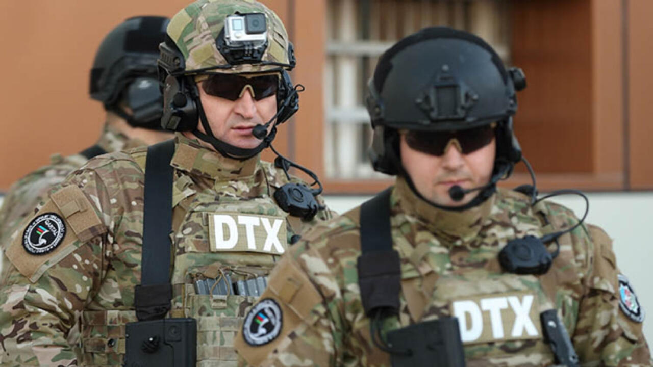 DTX xarici ölkəyə işləyən silahlı şəxsi saxladı