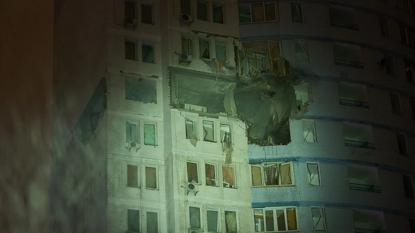 Rusiya Ukraynaya 150-dən çox dron zərbəsi endirib: Ən azı 4 ölü