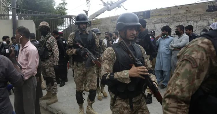 Pakistanda silahlılara qarşı əməliyyat: 12 ölü 