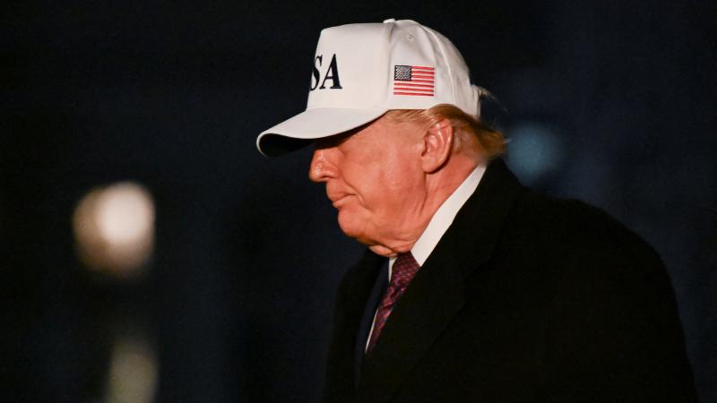 Trampın korteji şübhəli obyektə görə marşrutu dəyişdi