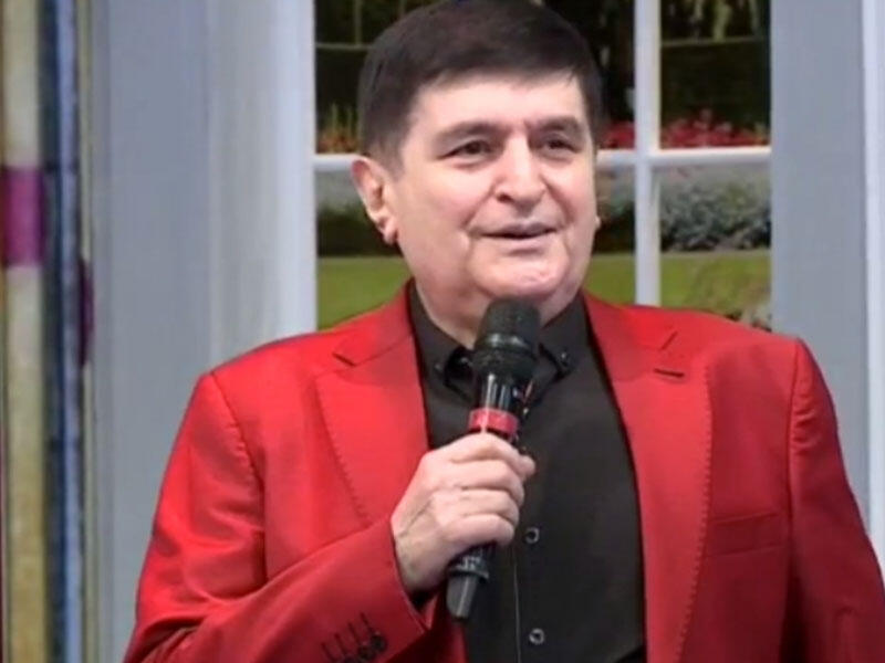 Baloğlan Əşrəfovun oğlu atasının mahnısını oxuyan müğənnilərə xəbərdarlıq etdi