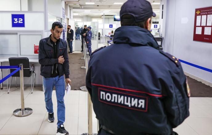 Rusiyada miqrantların tibbi müayinədən yayınmasına görə cərimələr artırıla bilər