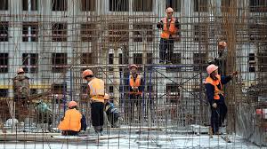 Rusiyada miqrantlarla bağlı yeni qaydalar müəyyənləşdi: Əcnəbilərin qazancları avtomatik bəlli olacaq