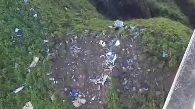 İndoneziyanın dağlıq ərazisində itən təyyarənin qalıqları tapılıb