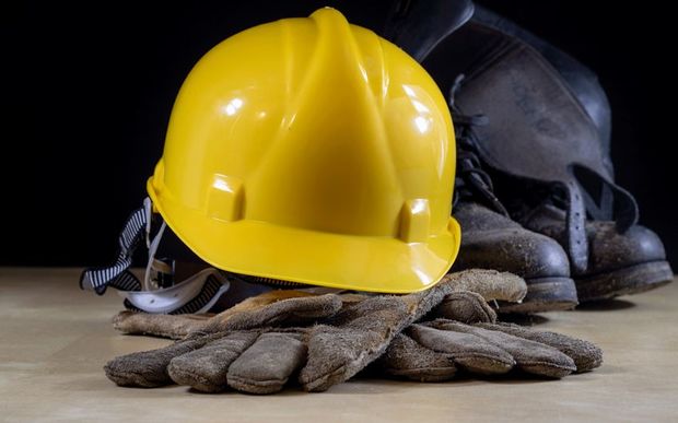 Buzovnada faciə - fəhlə yıxılaraq öldü