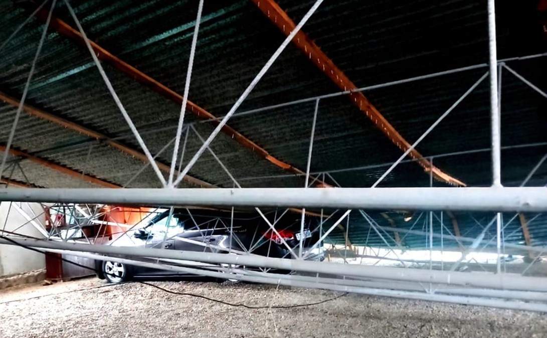 Güclü qar talvarı uçurdu - Maşınlar əzildi - Fotolar