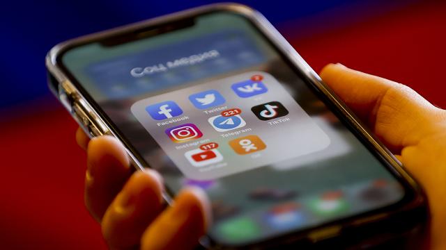 Böyük Britaniya sosial media qadağası ilə bağlı danışıqlara başlayıb