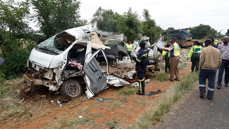 Cənubi Afrikada dəhşətli qəza: 14 tələbə həyatını itirdi