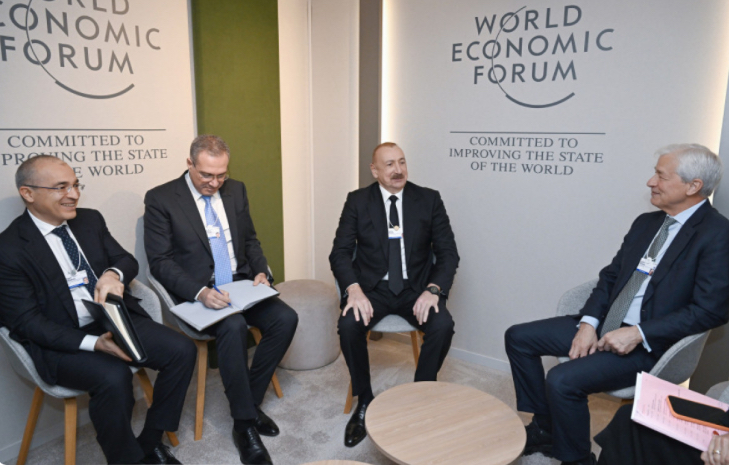 Prezident İlham Əliyev Davosda “J.P. Morgan” şirkətinin sədri və baş icraçı direktoru ilə görüşüb