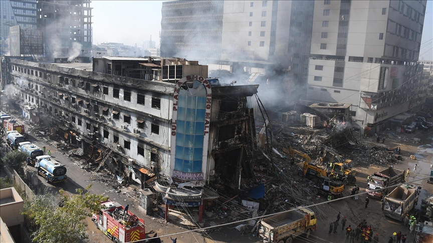 Pakistanda ticarət mərkəzində baş verən yanğında ölənlərin sayı 31-ə çatıb