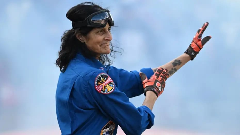 Rekord qıran astronavt təqaüdə çıxdı