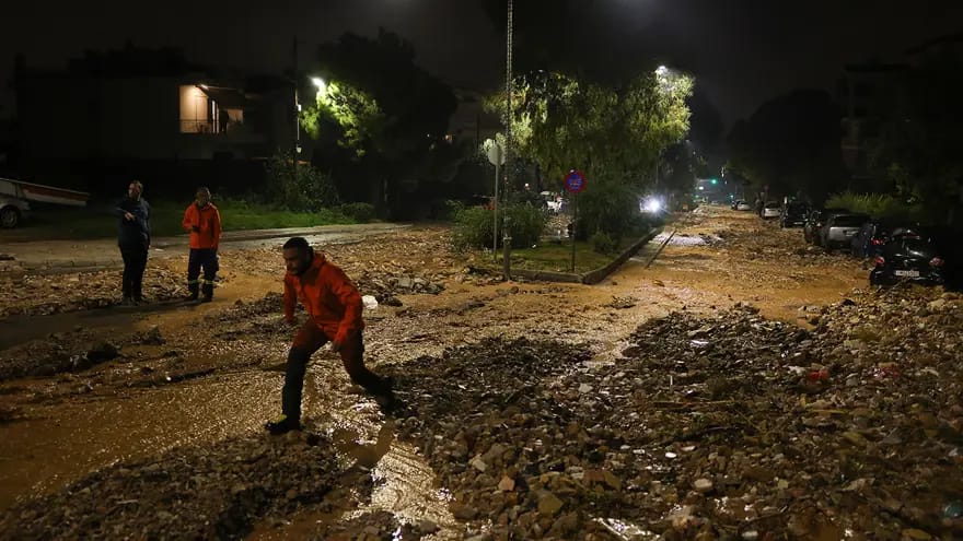 Yunanıstanda daşqın və tufan iki nəfərin həyatına son qoyub
