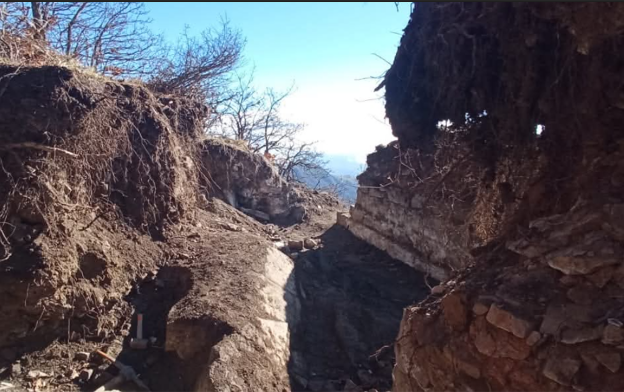 İsmayıllıda “dəfinə axtararkən” tarixi qalanı uçuranlar saxlanıldı - FOTO