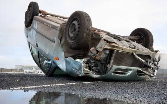 Samuxda mikroavtobus aşıb, ölən və xəsarət alanlar var