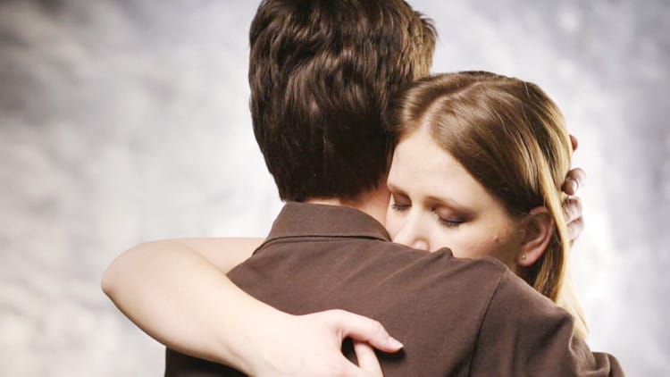 Yaxınlaşmaq yaraları sağaldır