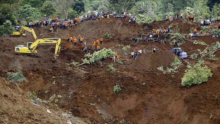İndoneziyada torpaq sürüşməsi nəticəsində ölənlərin sayı 25-ə çatıb