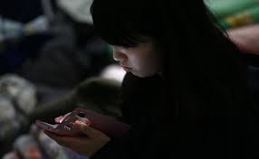 Fransada 15 yaşdan kiçik şəxslərin sosial mediaya girişi qadağan olunur