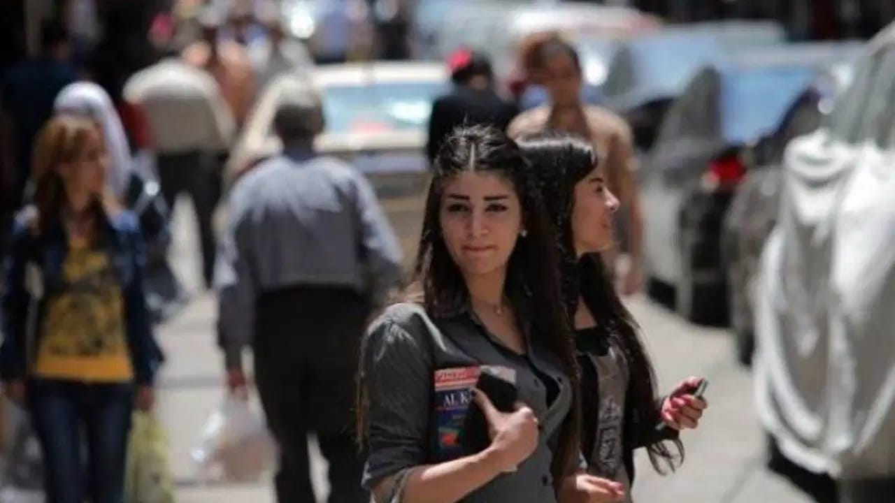 Suriya qadınlara makiyaj etməyi qadağan edir