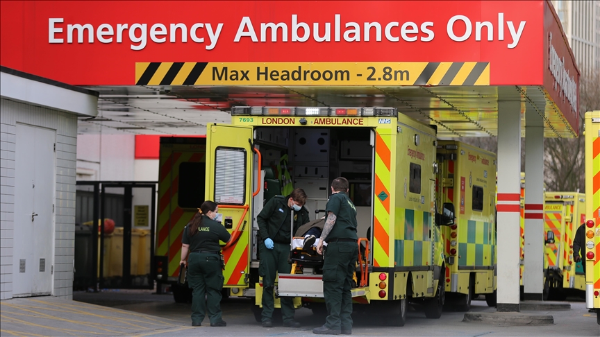 İngiltərədə bıçaqlanan 16 yaşlı uşaq xəstəxanada dünyasını dəyişib