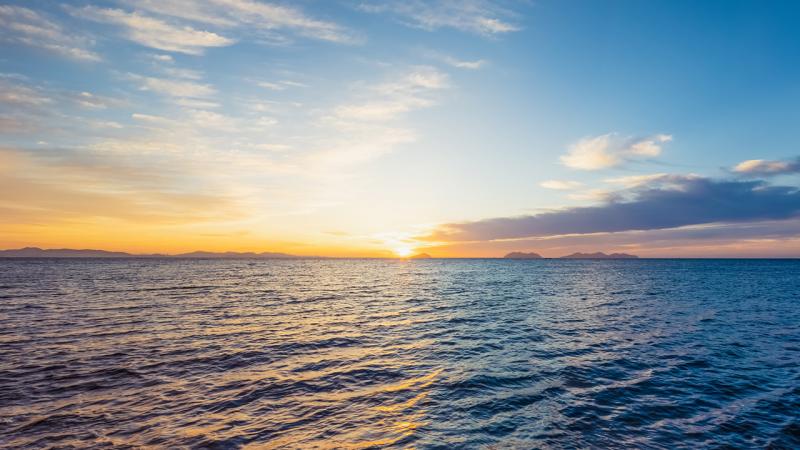 13 yaşlı oğlan ailəsini xilas etmək üçün kilometrlərlə üzdü