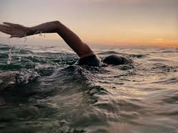 Avstraliyada maraqlı hadisə: 13 yaşlı oğlan boğulan ailəsini xilas etmək üçün dənizdə dörd saat üzüb