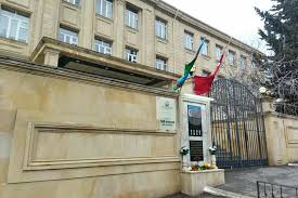 Bakıda məktəbdə 10-cu sinif şagirdi pəncərədən yıxılıb