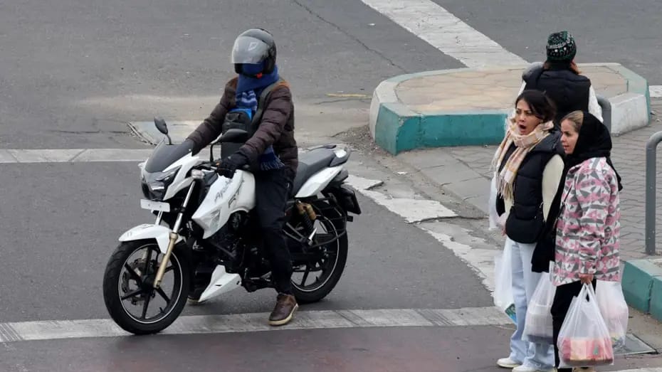 İranda qadınlar artıq motosiklet sürə bilərlər