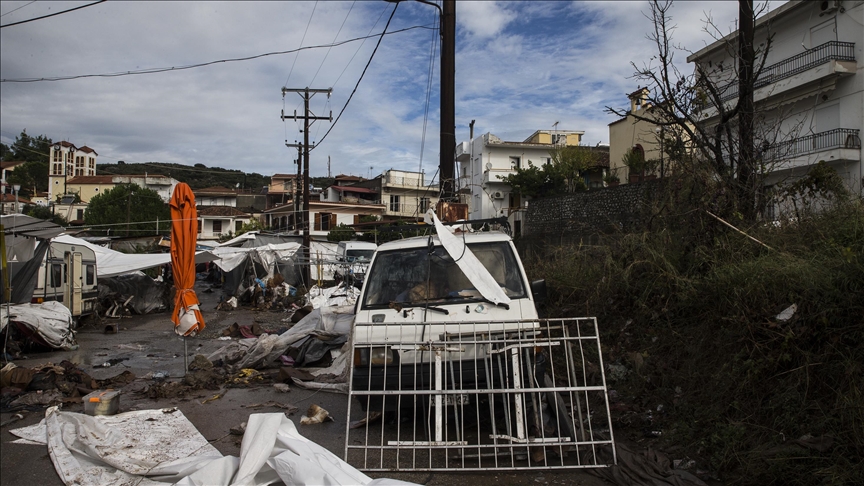 Yunanıstanda fırtına və dolu evlərə və iş yerlərinə ziyan vurub