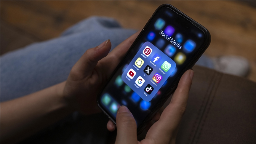 Yunanıstanda sosial media qadağası üçün hazırlıqlar son mərhələdədir