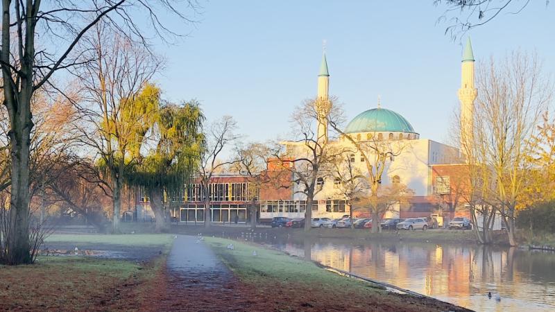 Hollandiyada 10 bələdiyyə müsəlmanlar haqqında gizli məlumat topladığına görə cərimələnib