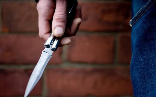 Şəmkirdə məktəbli bıçaqlandı