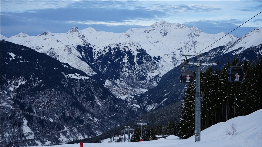 Fransada iki xizəkçi qar uçqunu nəticəsində həlak olub