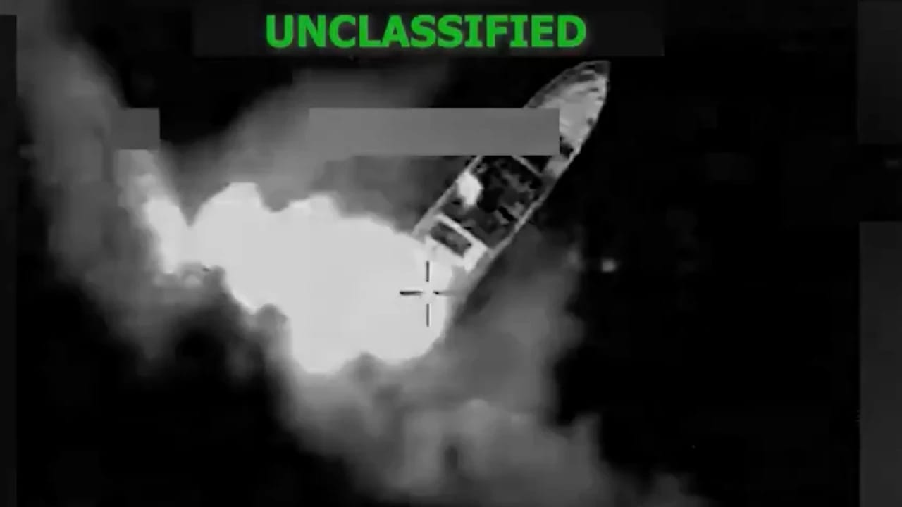 ABŞ: Narkotik daşıyan gəmini vurduq, iki nəfər öldü