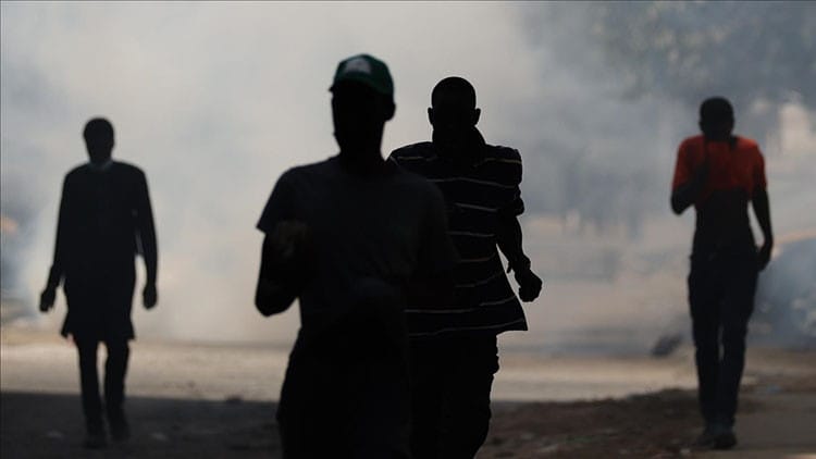 Alovdan xilas olmaq üçün pəncərədən atladılar