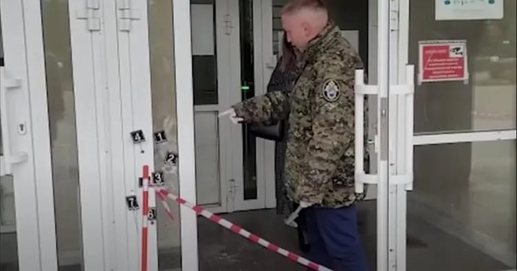 Rusiyada məktəbə silahlı hücum: Mühafizəçi həlak olub