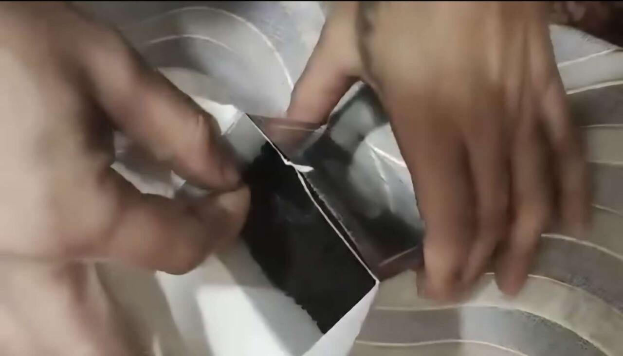 “Beta” çay paketindən yad cisim çıxdı - VİDEO