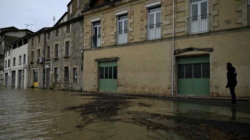 Fransada 850 min ev işıqsız qalıb