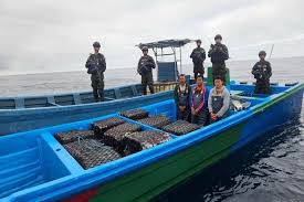 Salvadorda 165 milyon dollarlıq narkotiki daşıyan gəmi ələ keçirildi