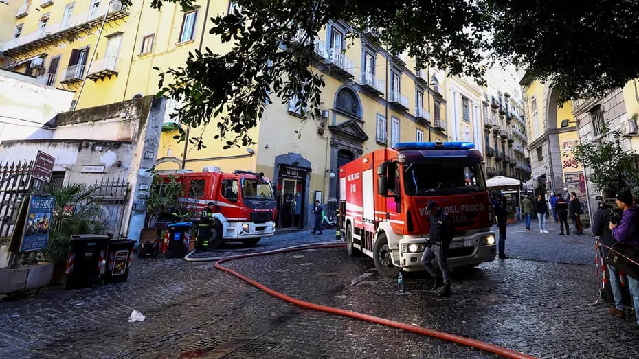 İtaliyanın tarixi Sannazaro teatrında yanğın hadisəsi baş verib