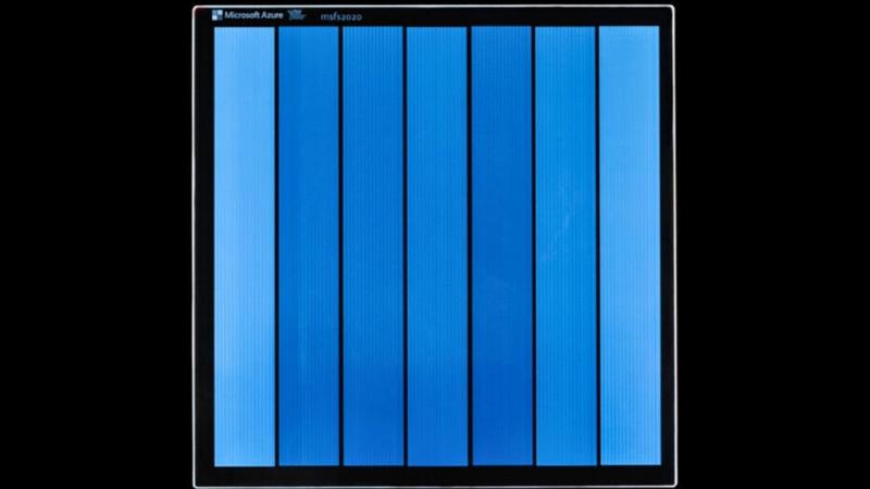 Kiçik şüşə kvadrat 2 milyon kitaba bərabər olan məlumatları 10 min il saxlaya bilir