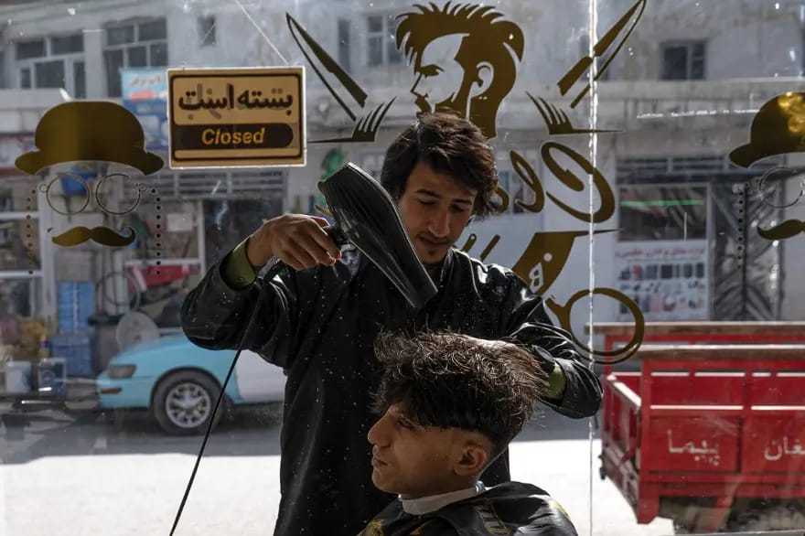 Taliban bərbərləri sıxışdırıb: Qısa saqqal saxlayanlar saxlanılır