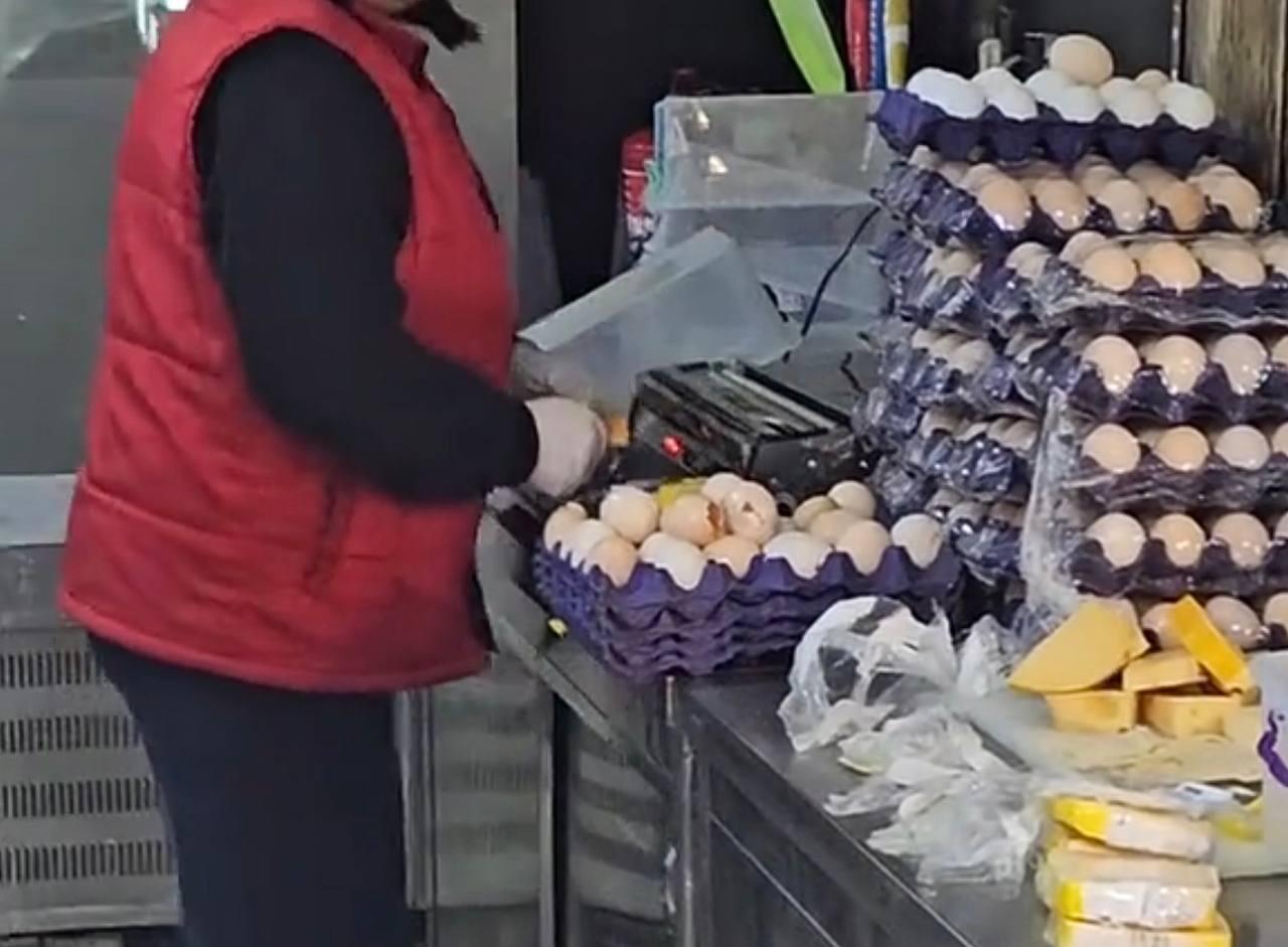 “Araz” marketdə kiflənmiş məhsullar satışa ÇIXARILIR? - VİDEO