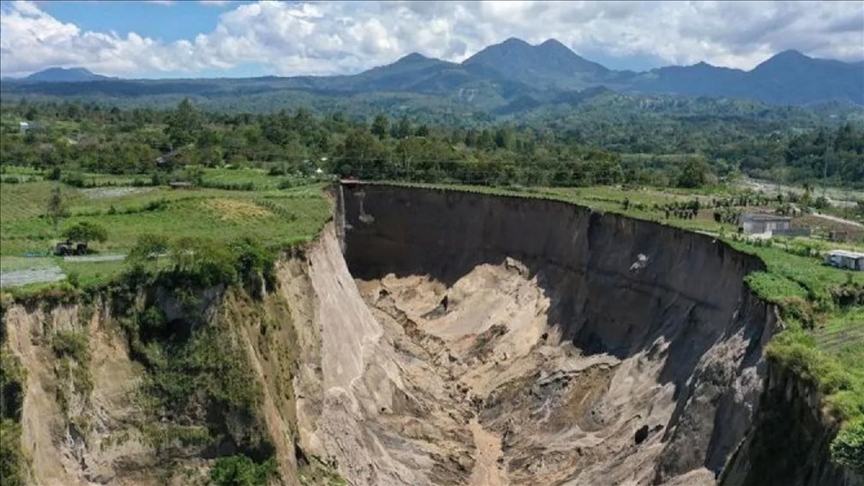İndoneziyadakı nəhəng çuxurun eni 30 min kvadratmetri keçib
