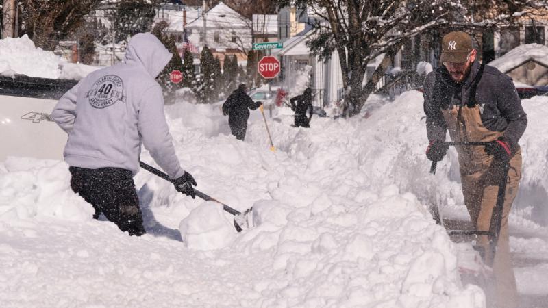 ABŞ-da qar fırtınası həyatı dayandırıb